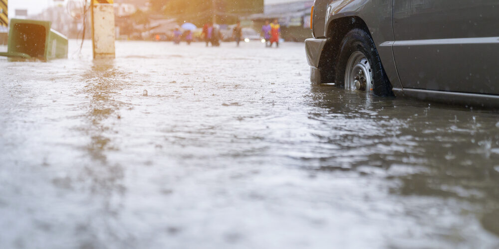 Flood,Water,-,People,Walking,In,The,Rain,On,Flooded