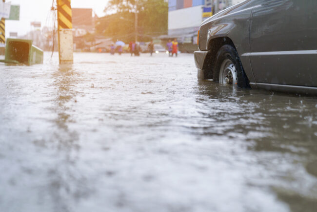 Flood,Water,-,People,Walking,In,The,Rain,On,Flooded